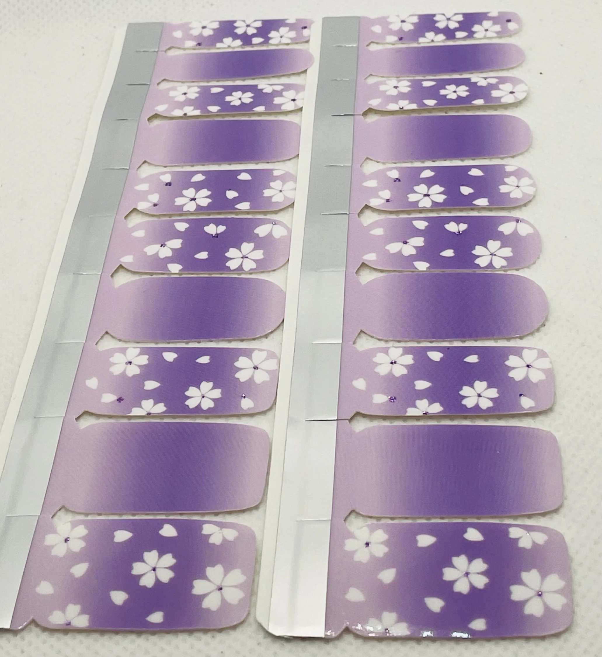 XL White Flowers On Purple