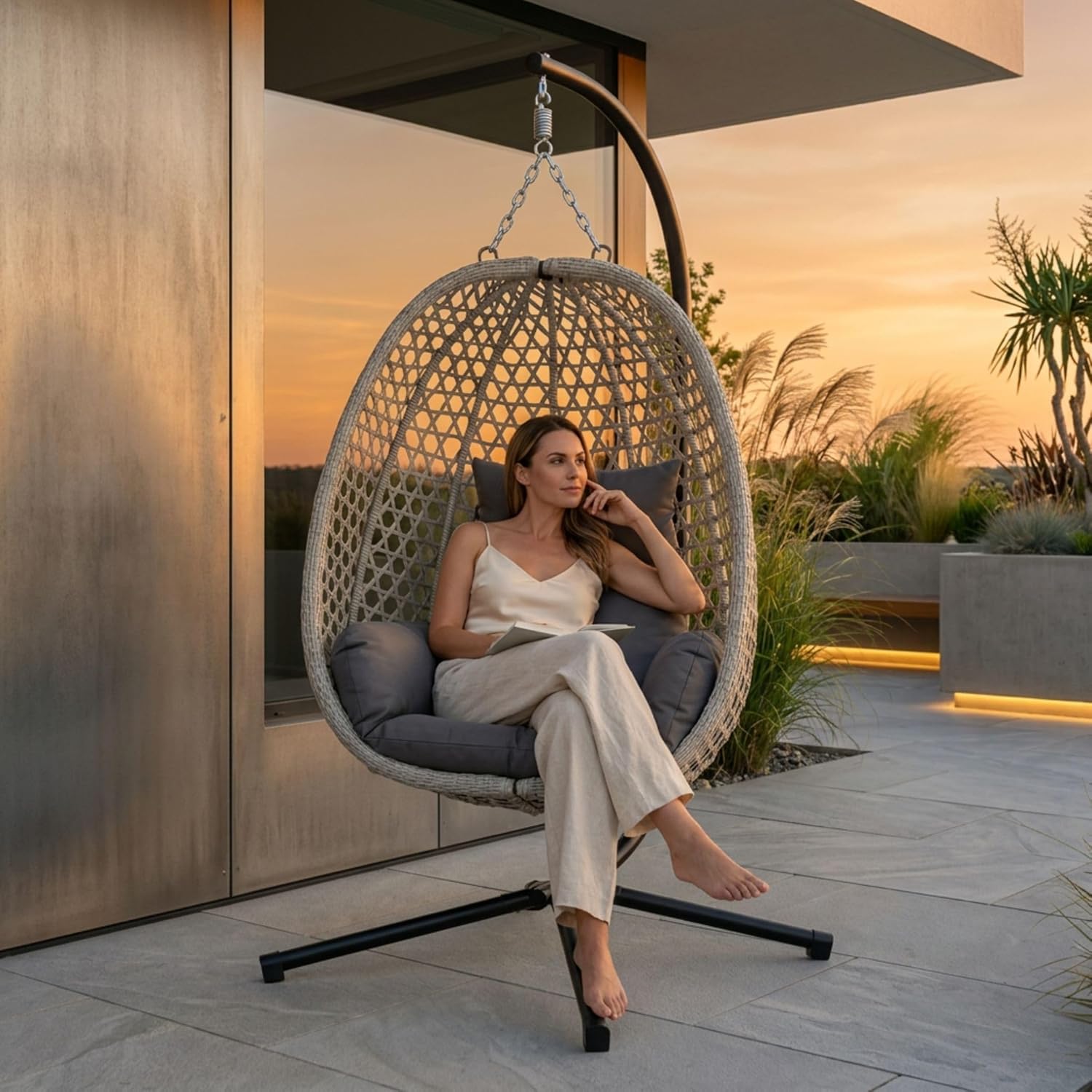 Hängesessel mit Gestell für Outdoor & Indoor – Ganzjähriger Loungesessel mit Sommer-/Winter-Wendebezug, bis 150 kg belastbar, inklusive robuster Abdeckplane, faltbar, Grau