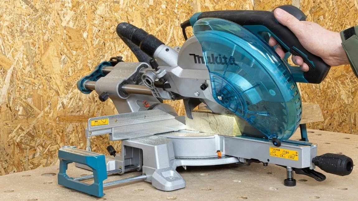 MAKITA LS1110F PIŁA UKOŚNICA PILARKA Z POSUWEM 1450W 260MM LED MIĘKKI START