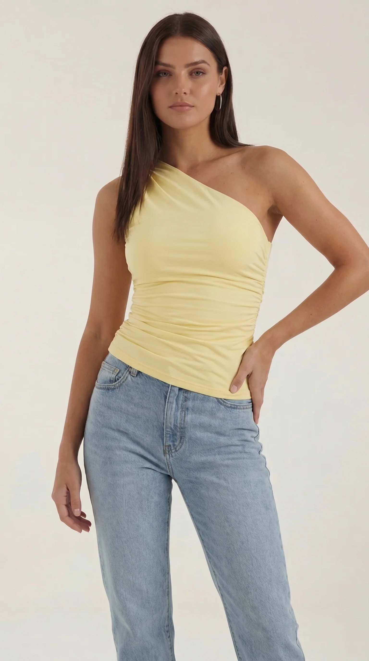 ?rmelloses One-Shoulder-Top mit seitlicher Raffung