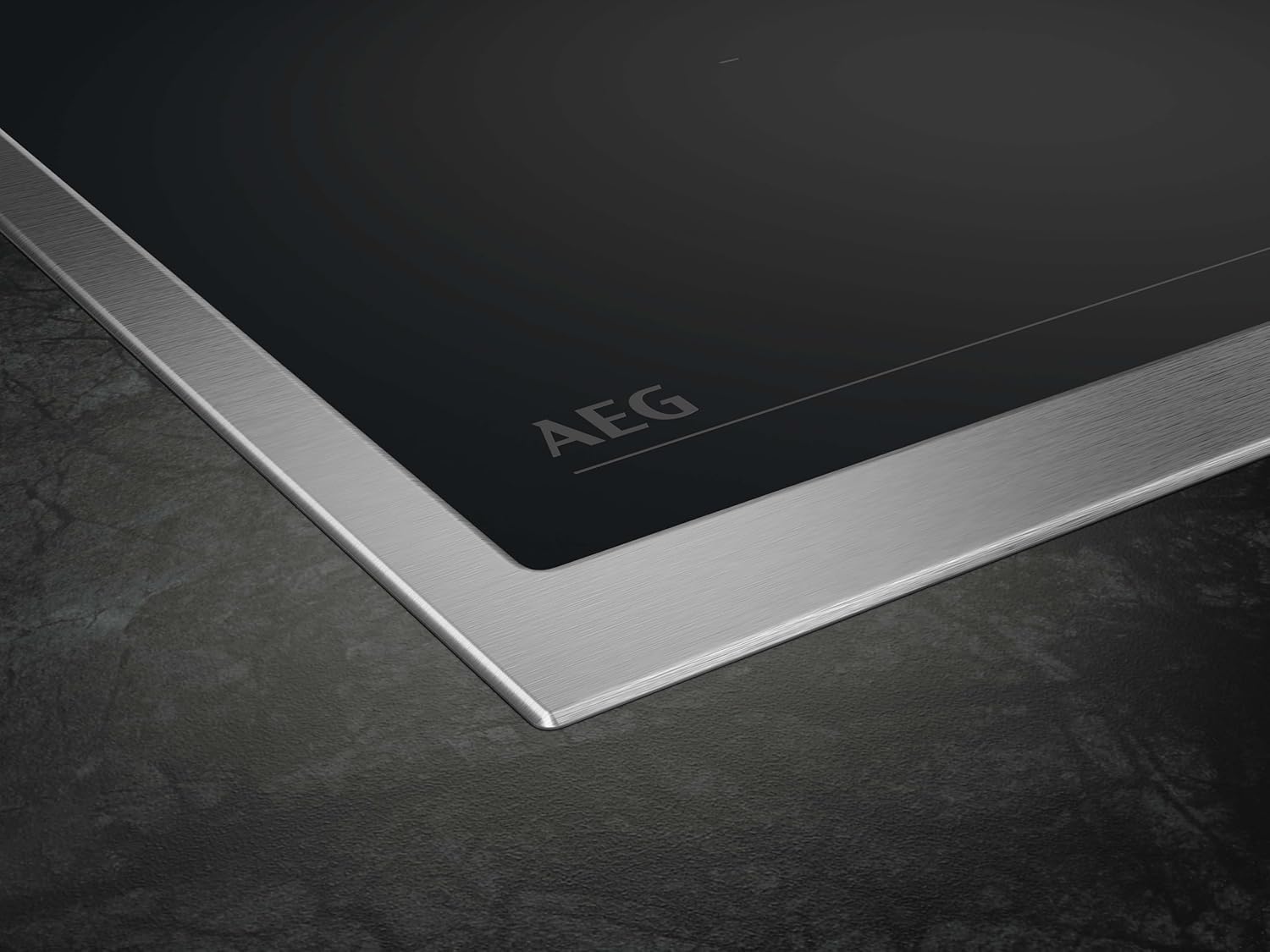 AEG Induktionskochfeld autark 80cm mit Dunstabzug / Made in Germany / 4 Flex-Kochzonen mit Bridge (Kombination 2er Zonen) / Auto-Funktion des Dunstabzugs / Aktivkohlefilter / COLI84COXB
