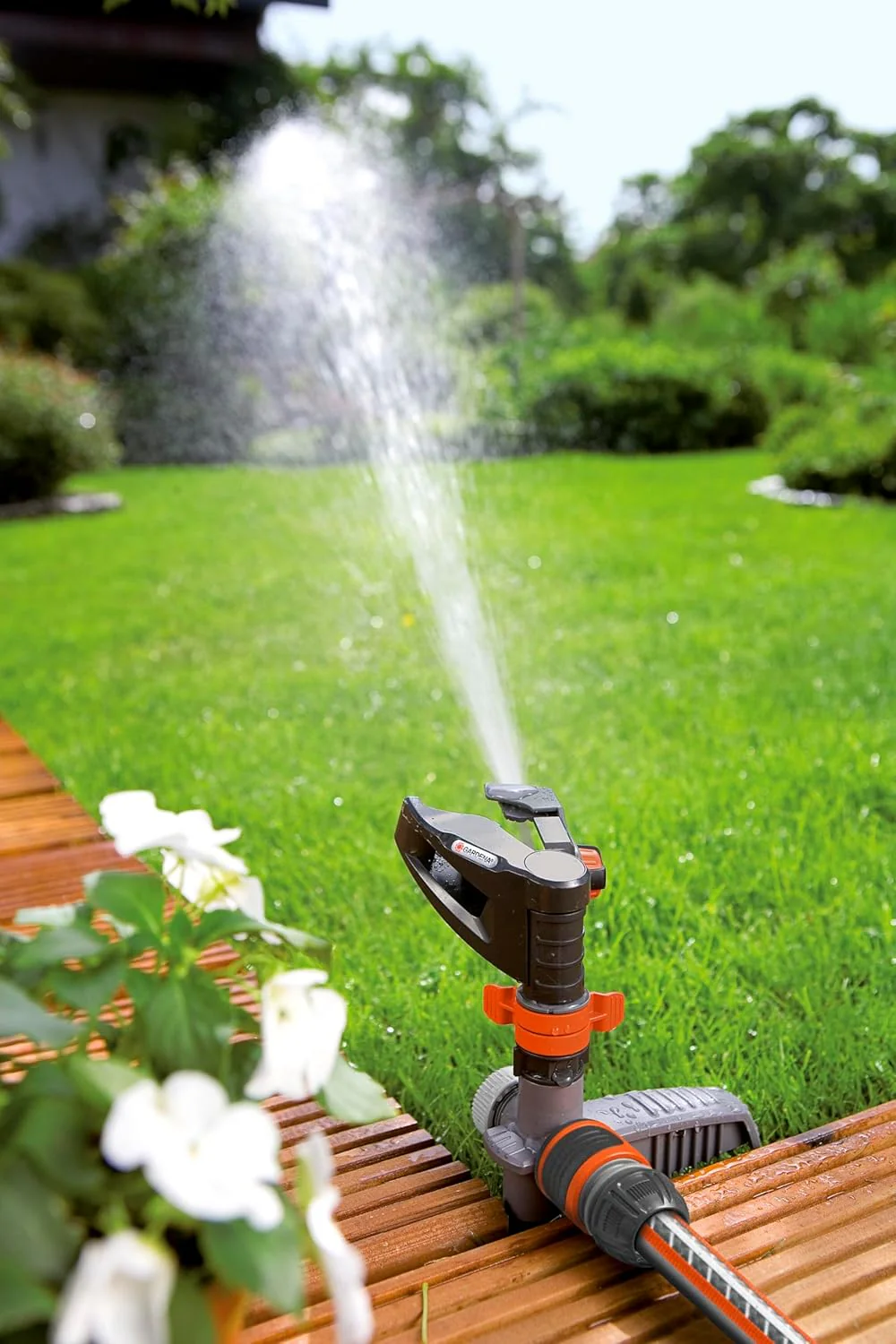 Gardena Comfort veelvlakssproeier AquaContour Automatic: vlakberegening voor de individuele besproeiing van bijna elke tuinomtrek, eenvoudig te programmeren, reikwijdte 2,5-10,5 m (8133-20)