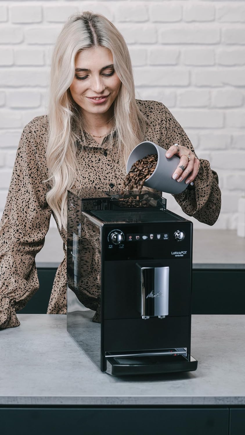 Melitta Latticia OT - Kaffeevollautomat mit Milchsystem, Kaffeemaschine mit Mahlwerk für z. B. Kaffee oder Cappuccino, silber/schwarz