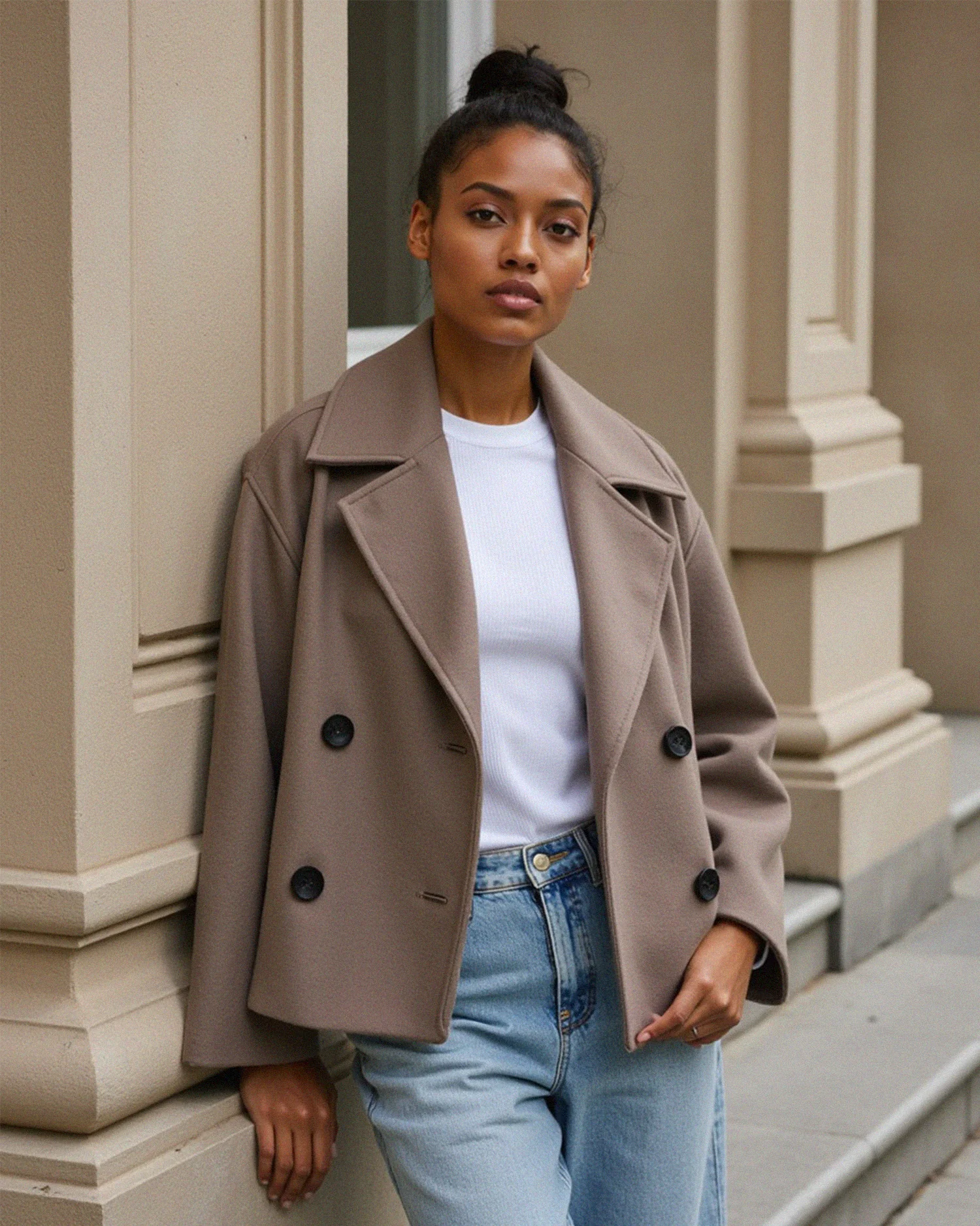 Strukturierte Kurzjacke f��r Damen mit Doppelknopfleiste
