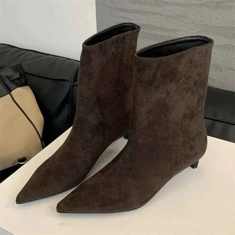 Elegante Stiefeletten f��r Damen mit modernem Design und bequemem Absatz