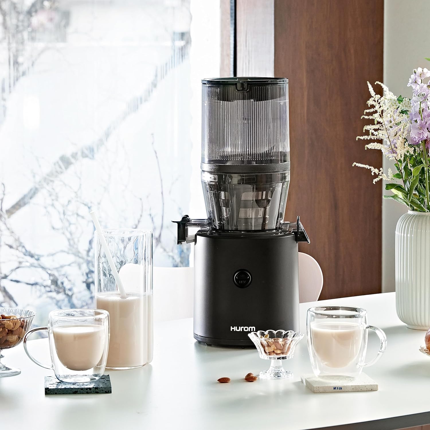 HUROM | Entsafter Gemüse und Obst | Slow Juicer | H320N | Elektrische Kaltpresse | Ruhiger Motor | Leicht zu Reinigen | mit groem Behlter und Siebfilter 2L | 200 Watt | BPA Frei | Schwarz