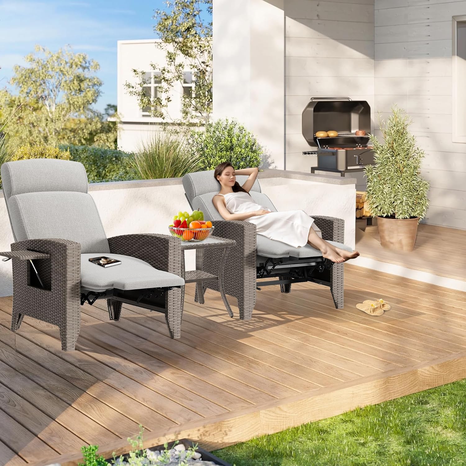 Großer Gartensessel mit Liegefunktion,Relaxliege Liegesessel mit Verstellbarer Rückenlehne,Verstecktem Fußhocker,Sonnenliege Rattan Für Balkon,Innen-Beige Sitzkissen und Braun Rattan