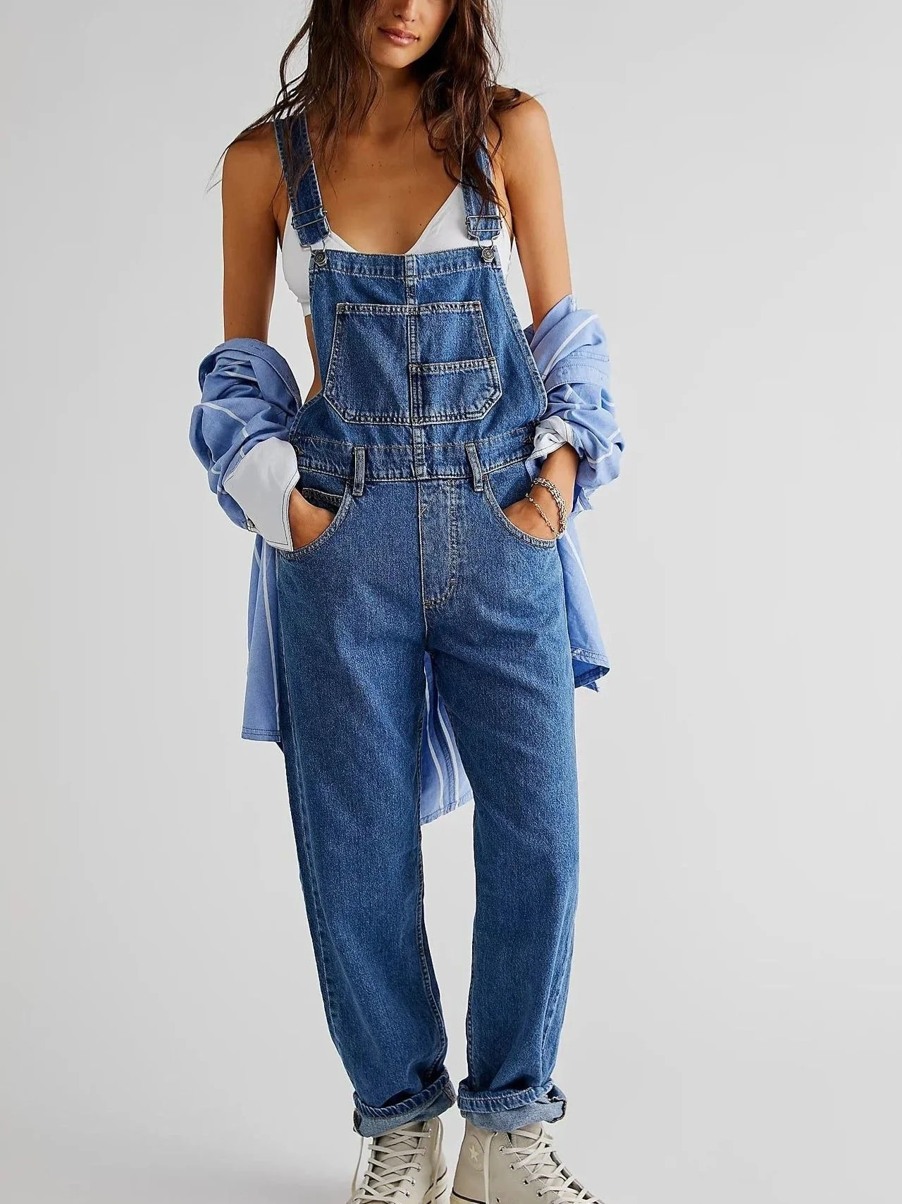 Damen Latzhose aus Denim | Klassische Jeans-Latzhose mit verstellbaren Tr?gern und Brusttasche | Bequemer Full-Length Jumpsuit