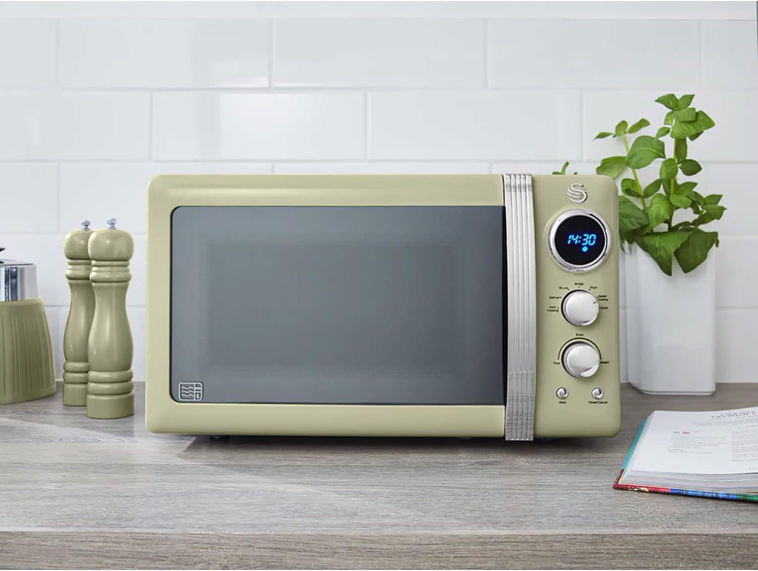 Swan Retro Frühstücks-Set 1,8 L Wasserkocher, 2 Scheiben Breitschlitz-Brottoaster, 20L Digital-Mikrowelle, 6 Leistungsstufen, Timer, Spiegeltür, Vintage Design, Grün, Einheitsgröße