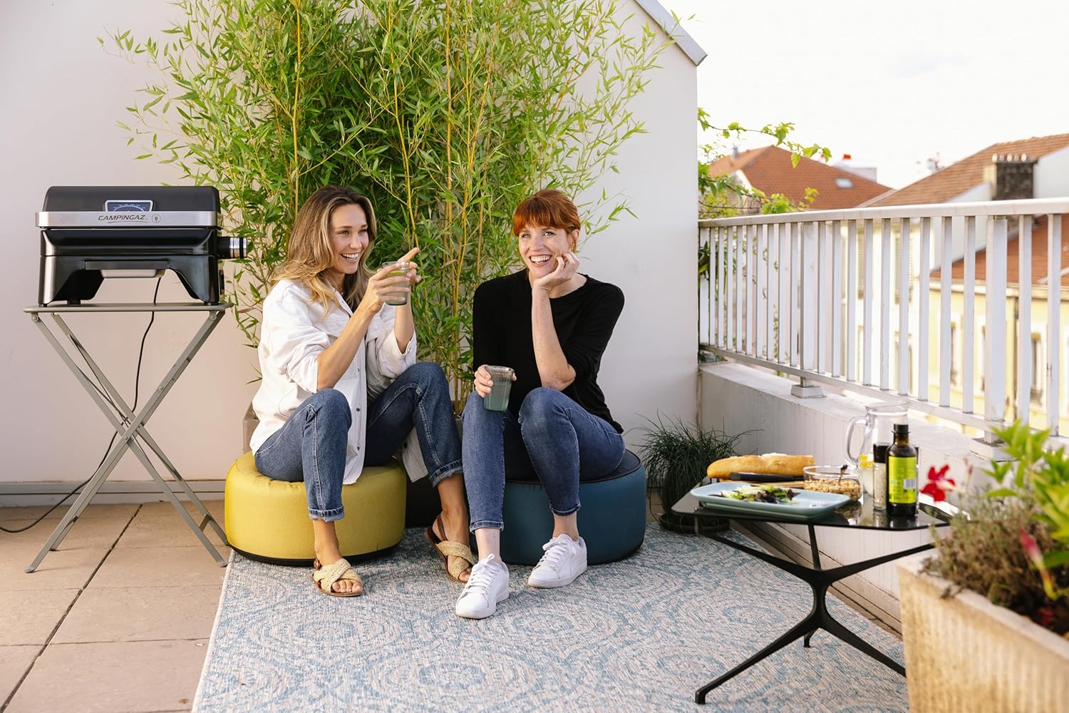 Campingaz Grill Attitude2go, gasbarbecue & elektrische barbecue, tafelbarbecue, draagbare balkon-, campingbarbecue, met deksel, thermometer en gietijzeren grillrooster, werkt op gas of elektriciteit