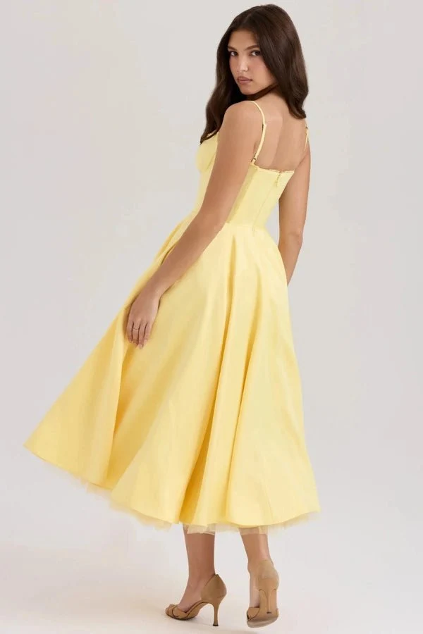Elegantes Satin-Abendkleid mit T��ll