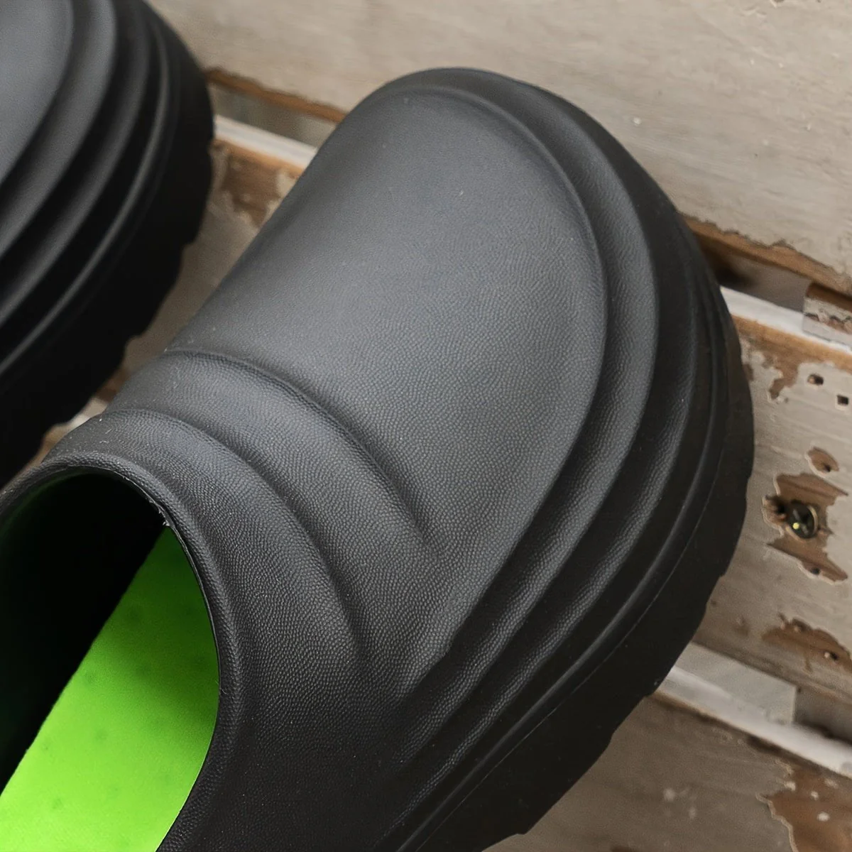 Wasserfeste Slip-On Clogs mit gepolsterter Sohle