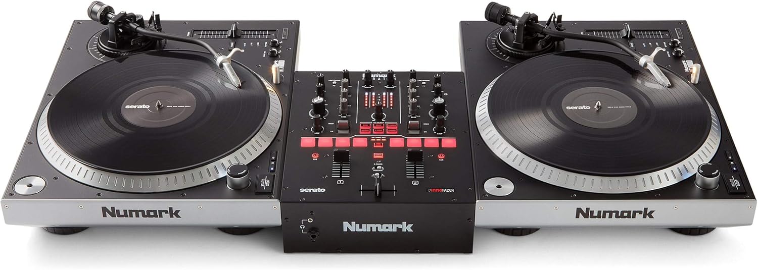 Numark Scratch - Zweikanal DJ Scratch Mixer mit Serato DJ Pro, Innofader Crossfader, DVS-Lizenz, 6 Direktzugriffseffektwählern und Performance Pads