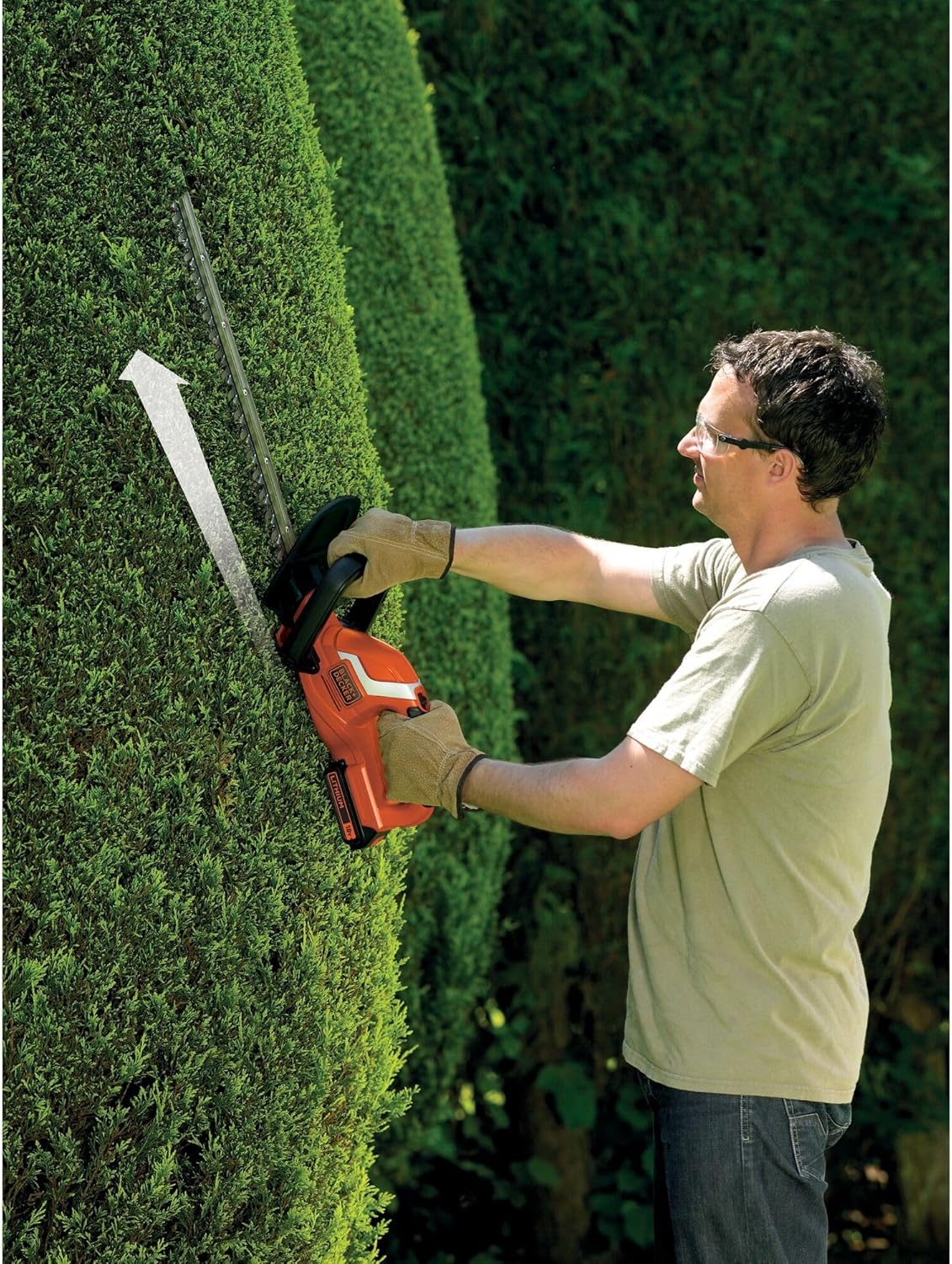 Black+Decker 18 V Akku Heckenschere GTC1845L20 (mit E-Drive Technologie zum Schneiden Harter & Dicker ste sowie mittlerer bis groer Hecken – 18mm Schnittstrke – 18V – 2,6kg leicht)