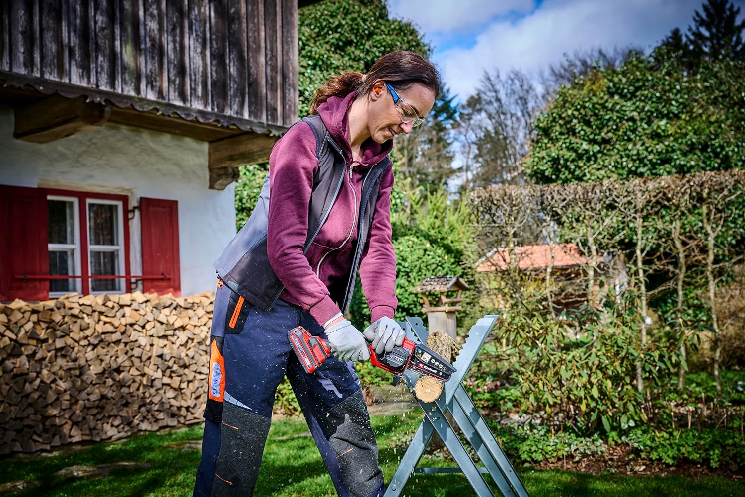 Einhell Akku-Astkettensäge GE-PS 18/15 Li Bag Kit Power X-Change (18 V, Brushless, 12,5 cm Schnittlänge, inkl. 2,5 Ah Akku, Ladegerät, Ersatzkette, Einhell Bag 45/29)