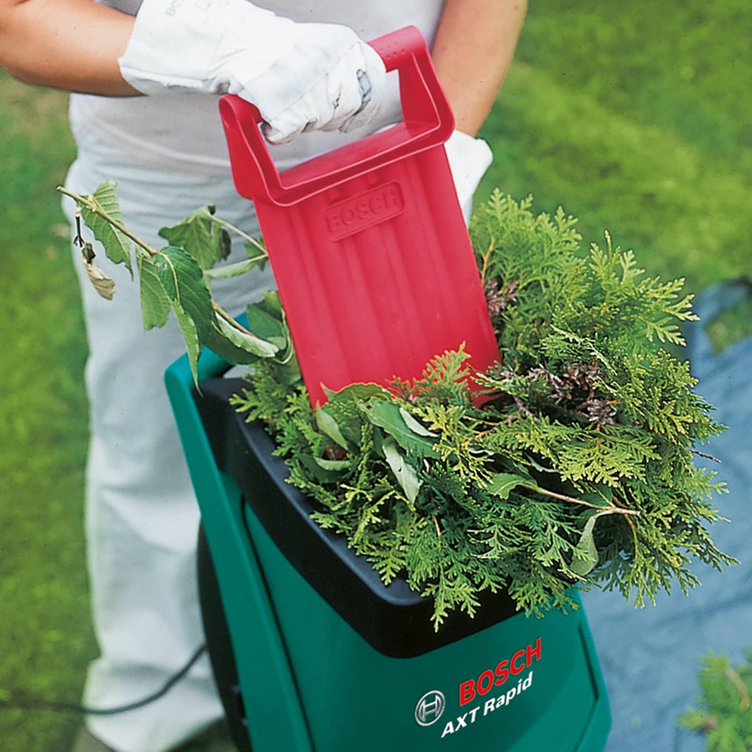 Bosch AXT Rapid 2000 Häcksler (zum leistungsstarken Häckseln von Gartenabfällen; kraftvoller 2000-W-Motor)