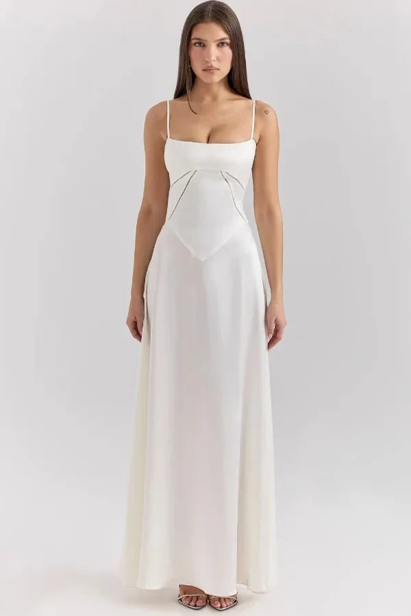 Das seidige Satin-Korsett-Maxikleid