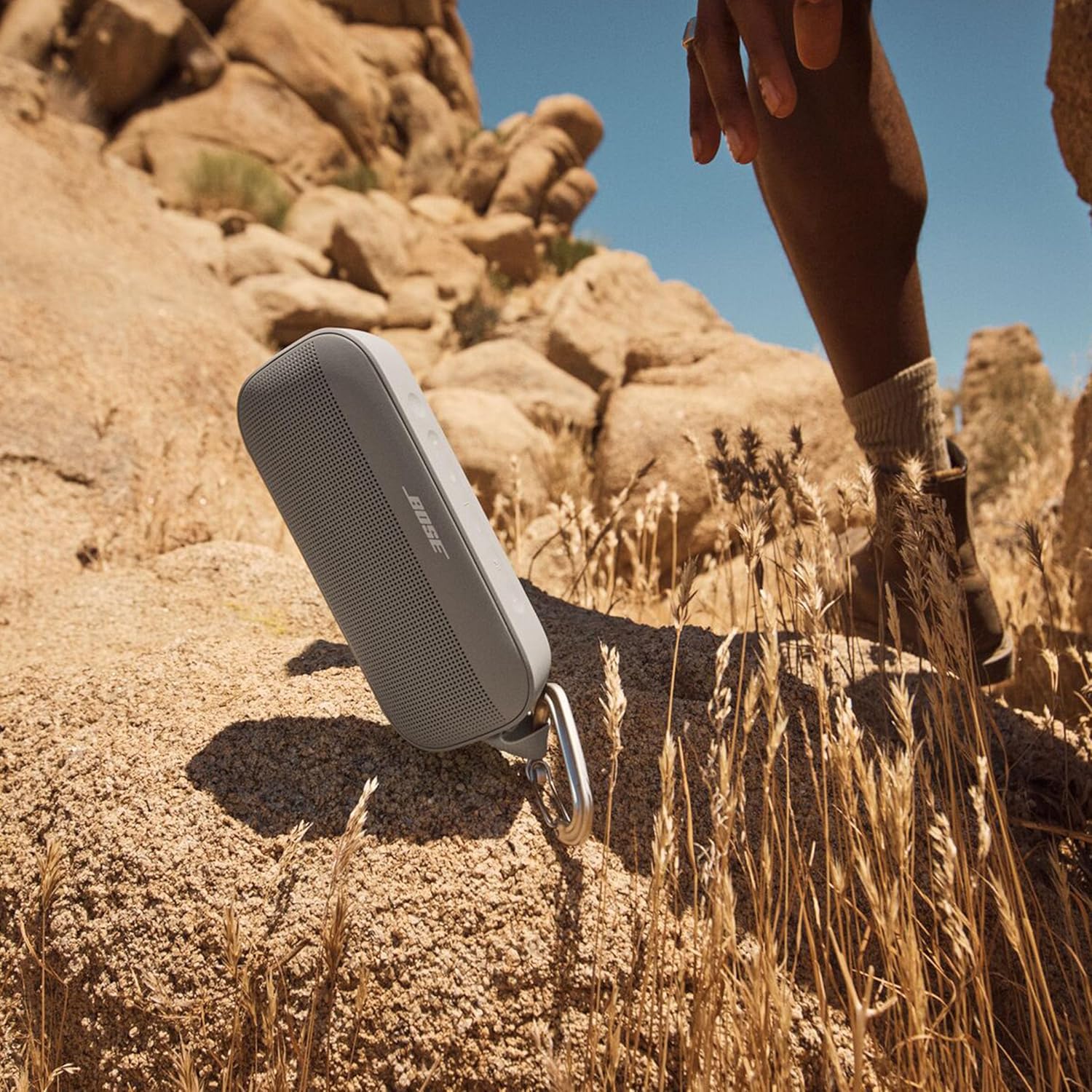 Bose SoundLink Flex Tragbarer Bluetooth-Lautsprecher (2. Gen.), Tragbarer Außen-Lautsprecher mit naturgetreuem Klang, bis zu 12 Stunden Akkulaufzeit, staubdicht und wasserdicht, Schwarz