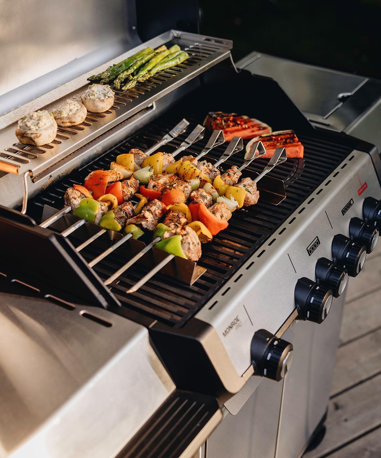 Enders® Gasgrill Monroe Pro 4 SIKR Turbo, 4-Brenner, mit Kocher und Infrarot-Heckbrenner, PanoVision Sichtfenster, Gussrost, Aluguss Grill, 800 °C TURBO ZONE™, SIMPLE CLEAN™, #8362