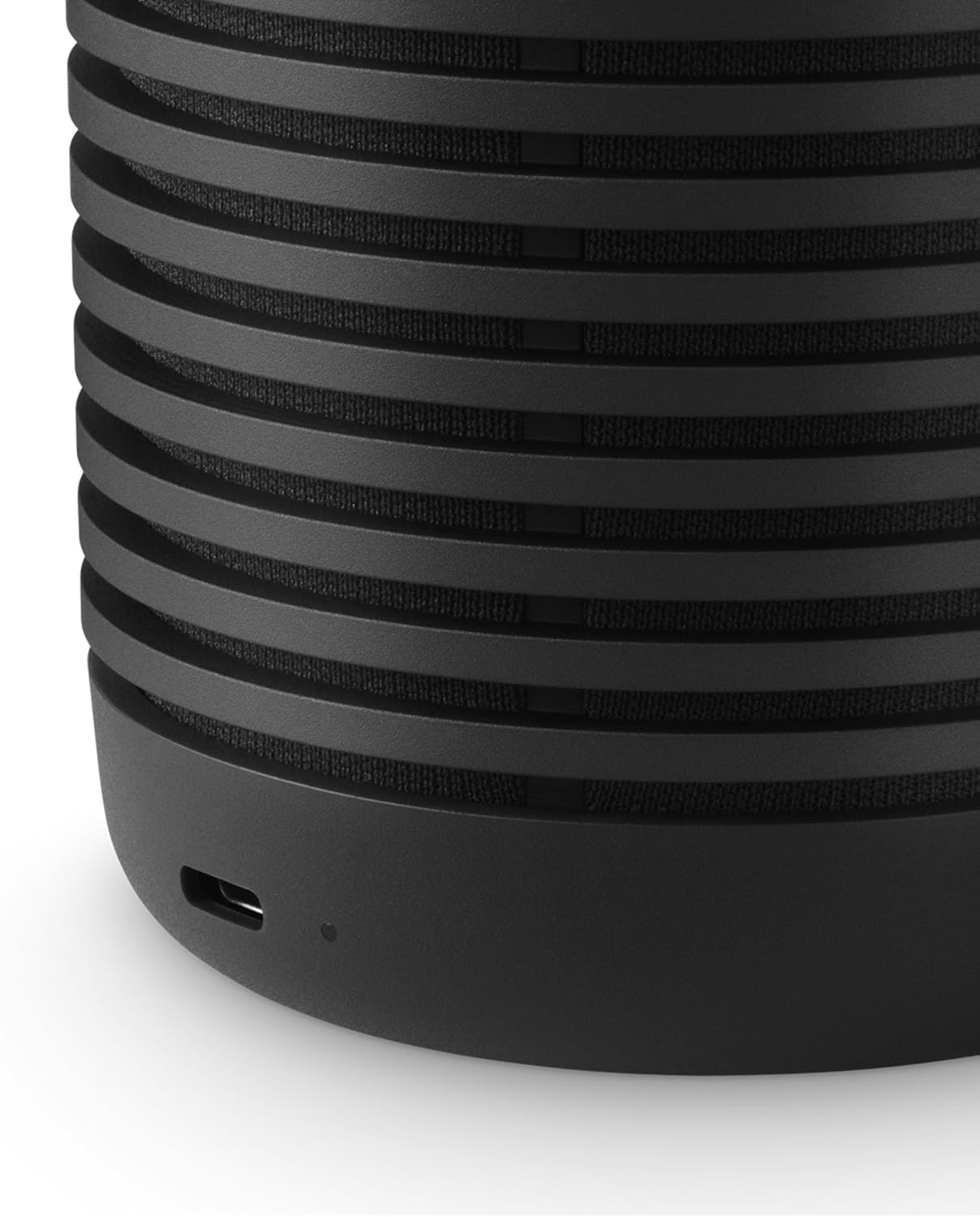 Bang & Olufsen Beosound Explore – Kabelloser tragbarer Bluetooth Outdoor-, Heim- und Reise, 27 Stunden Akkulaufzeit, wasserdichter 360° Lautsprecher + USB-C Ladekabel - Schwarz Anthracite