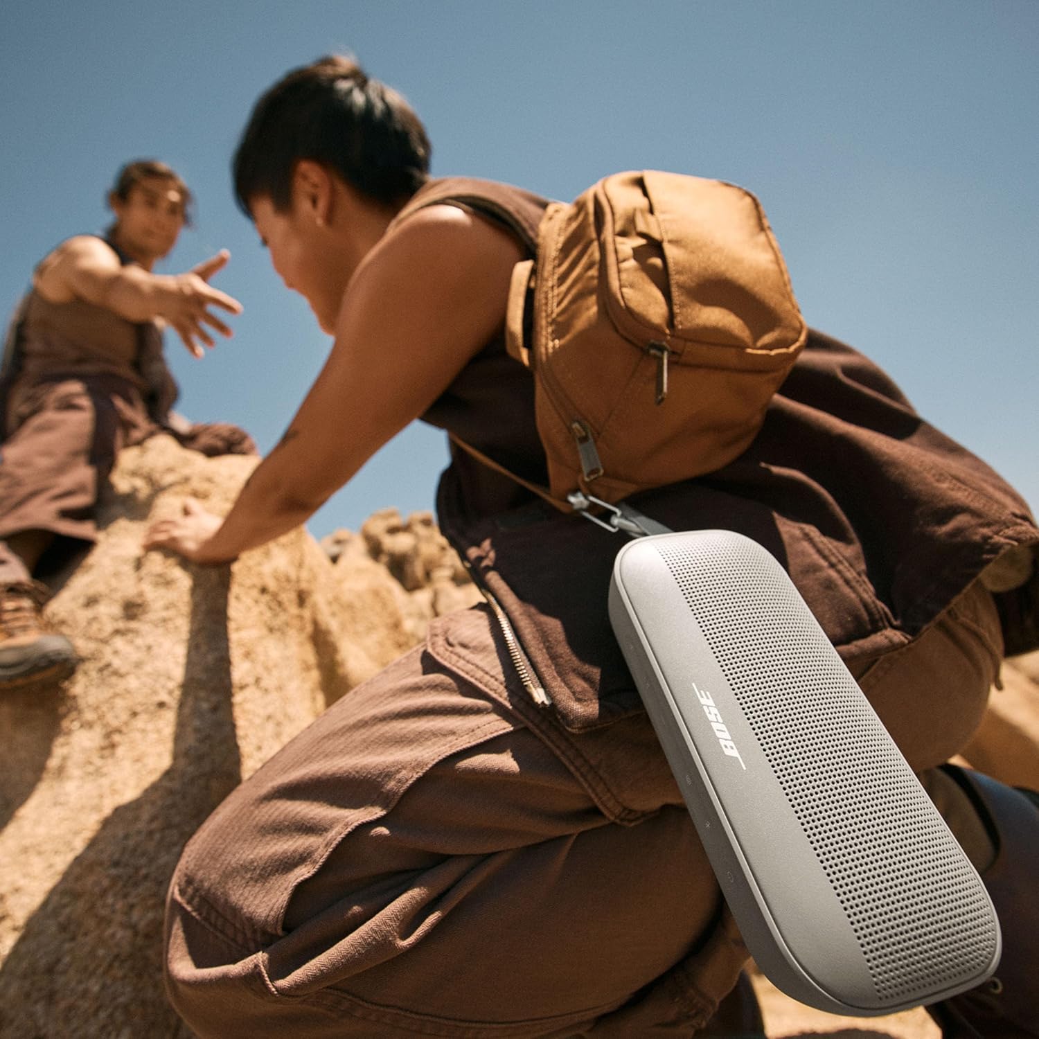 Bose SoundLink Flex Tragbarer Bluetooth-Lautsprecher (2. Gen.), Tragbarer Außen-Lautsprecher mit naturgetreuem Klang, bis zu 12 Stunden Akkulaufzeit, staubdicht und wasserdicht, Schwarz