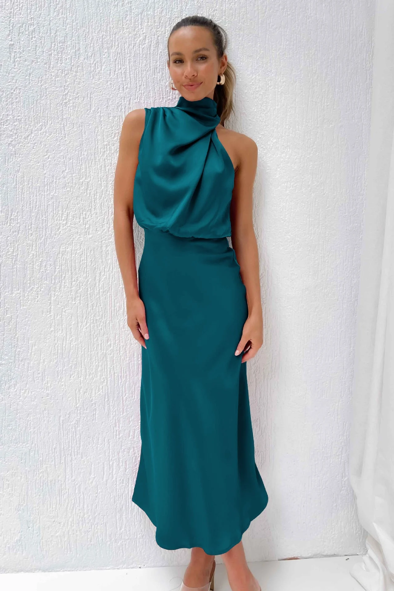 Damen Satin Maxikleid mit Halterneck-Ausschnitt | Flie?endes, bodenlanges Abendkleid f��r Hochzeiten und festliche Events