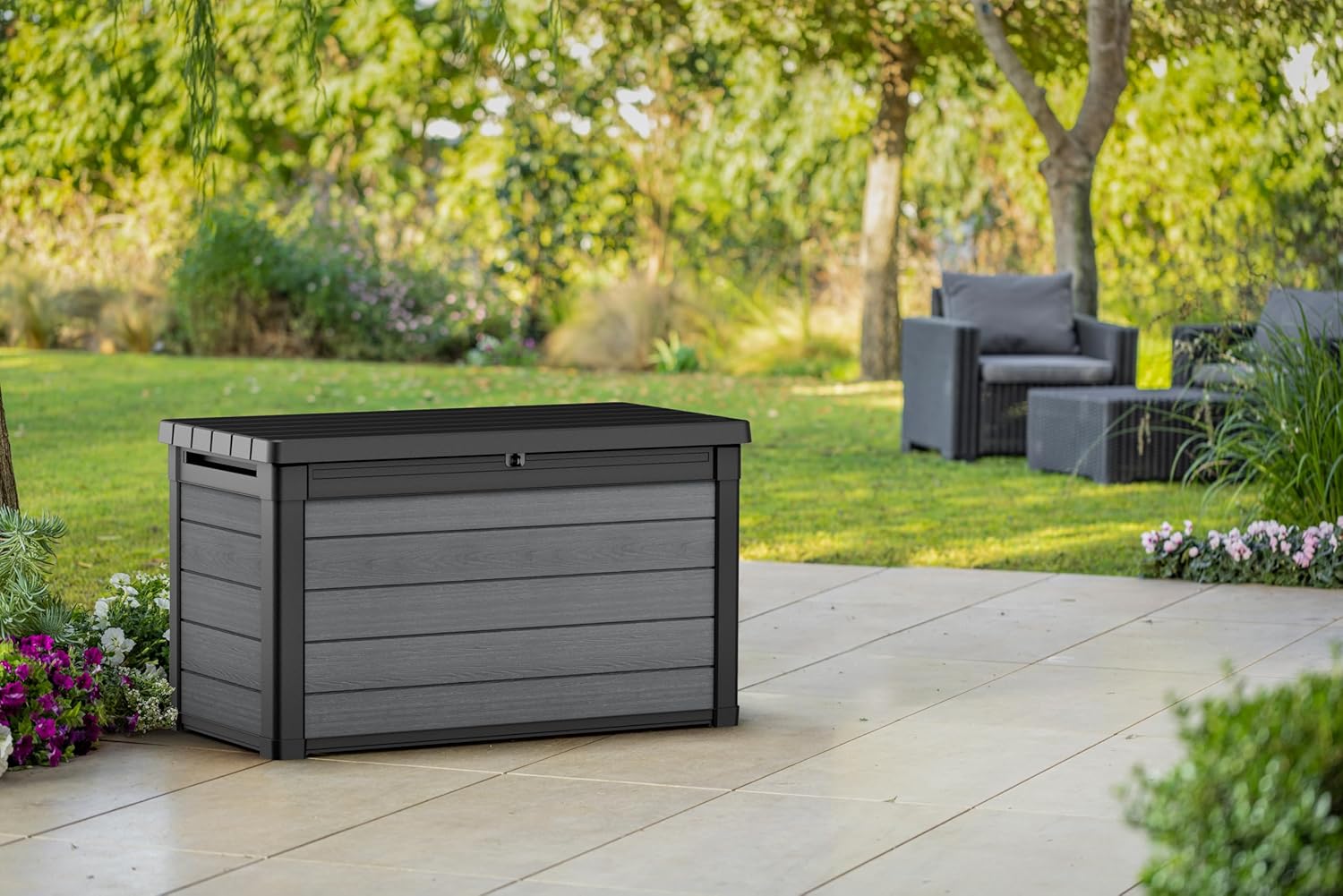 Keter Gartenbox Cortina 100 g, Oberfläche in Holzoptik, Farbe Grau, Fassungsvermögen 380 l, 122,9 x 62,1 x 70,6 cm