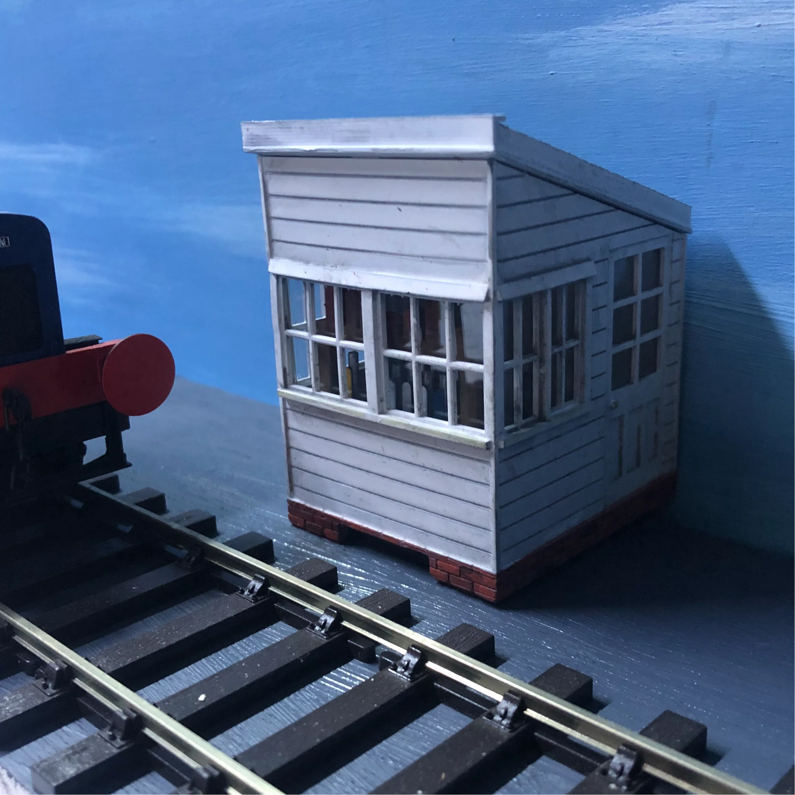 Ground Signal Box Hut with levers and glazing SDR  - NG7 , 7mm , O-16.5