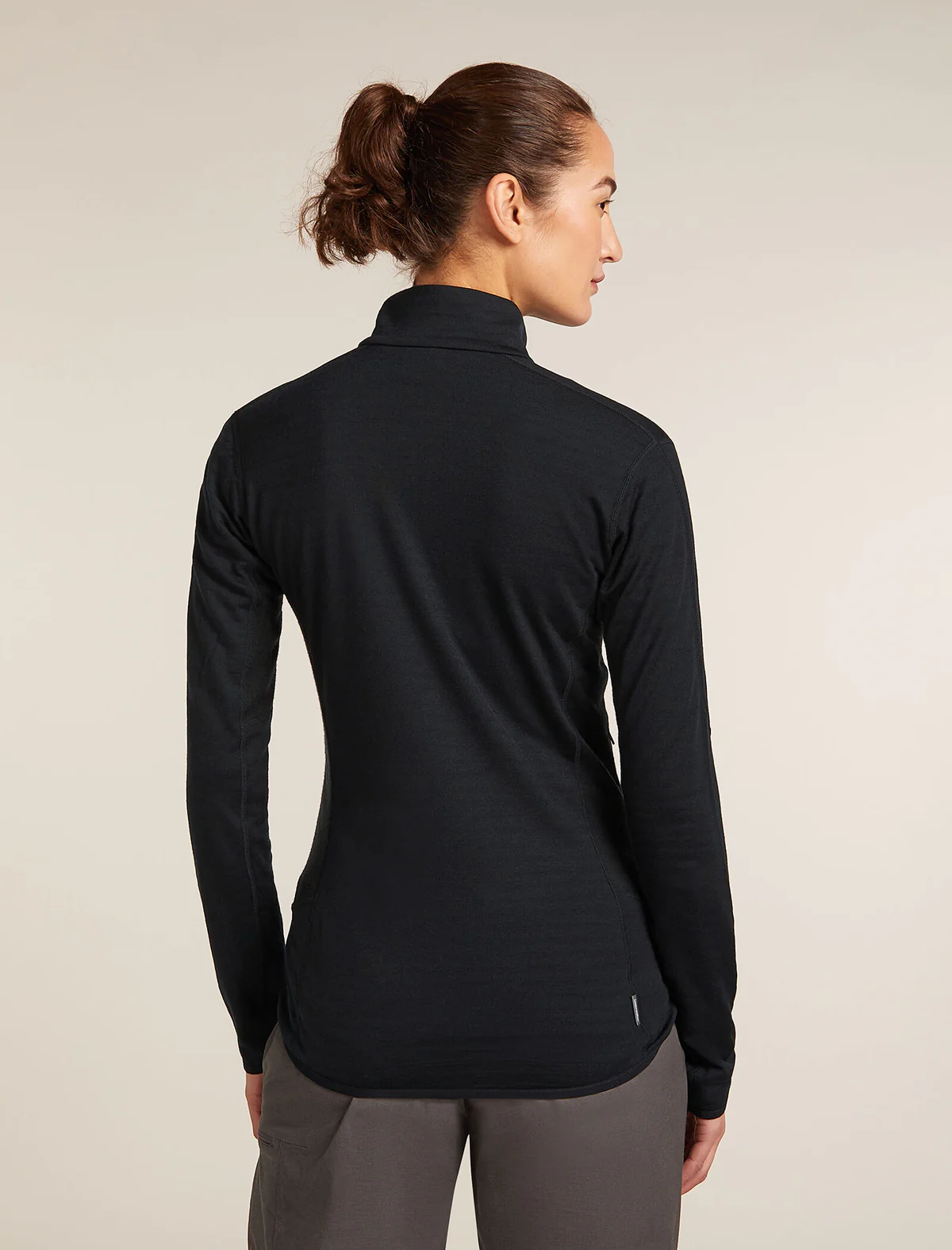 Women's jacket made of merino wool fleece with a half zipper