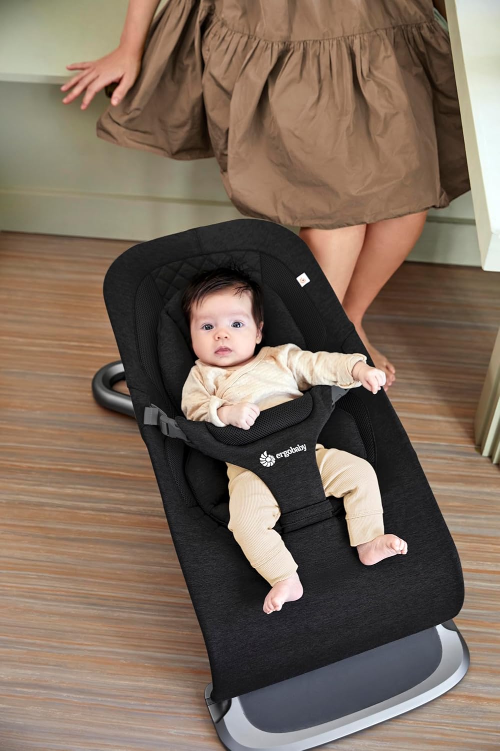 Ergobaby 3-in-1 Evolve Bouncer, Ergonomische Babywippe für Neugeborene ab Geburt bis zum Kleinkind, Babyschaukel mit Neugeboreneneinsatz (2,5 kg - 13,2 kg), Cream