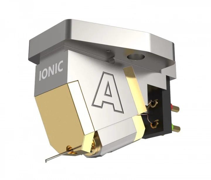 AVID Sequel Turntable with Ionic MC Cartridge and Altus Arm