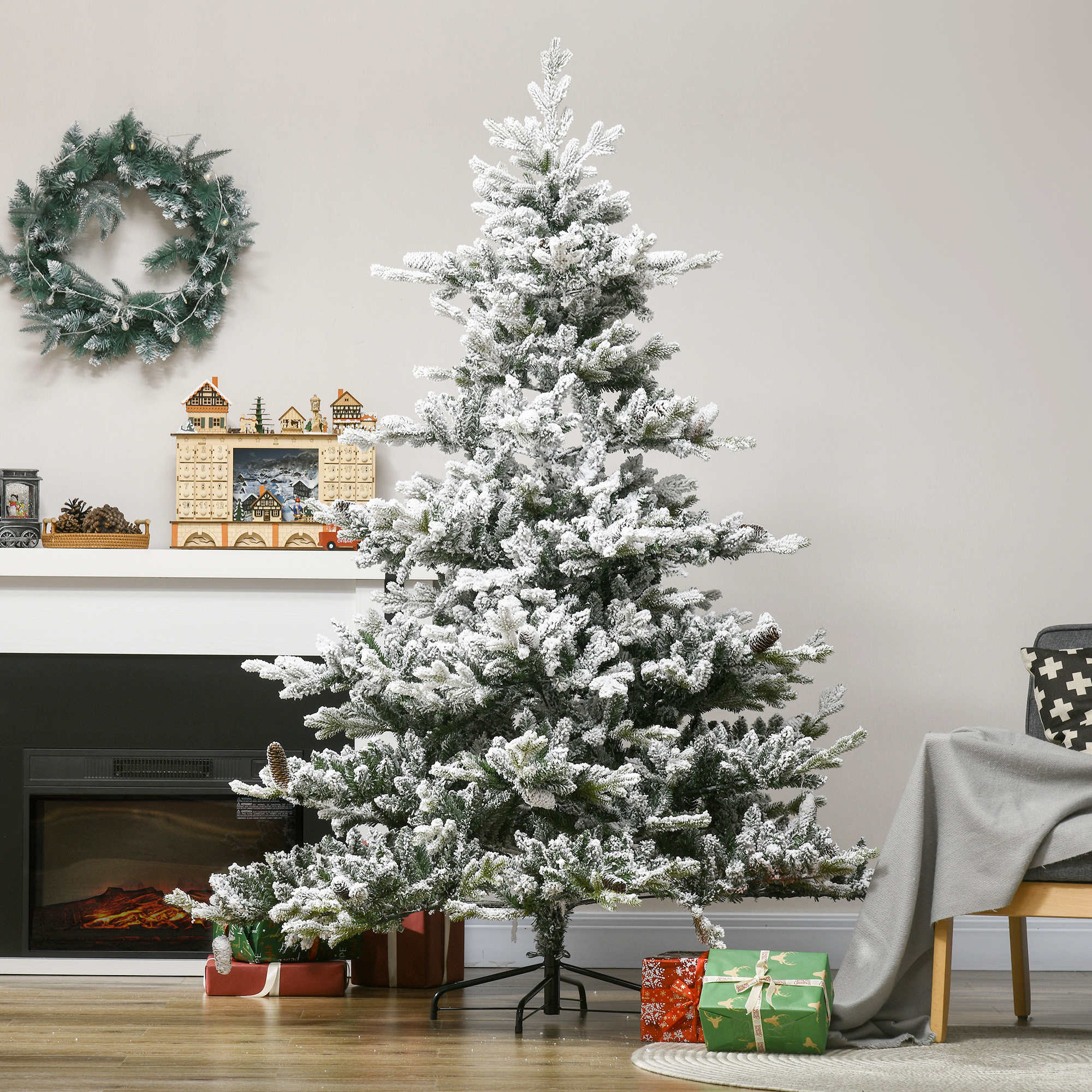 Kerstboom, Kunstspar, 1,80 m groot, weelderige vorm, levensecht uiterlijk, sneeuwbedekte takken, dennenappels
