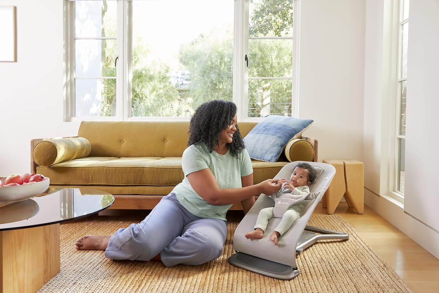 Ergobaby 3-in-1 Evolve Bouncer, Ergonomische Babywippe für Neugeborene ab Geburt bis zum Kleinkind, Babyschaukel mit Neugeboreneneinsatz (2,5 kg - 13,2 kg), Cream