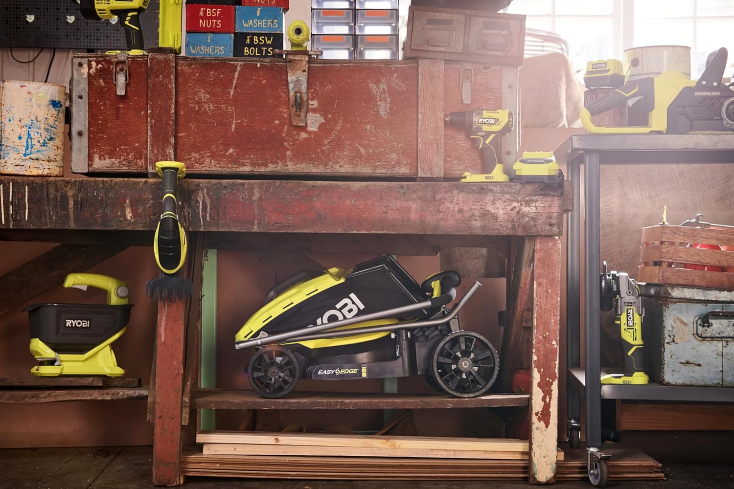RYOBI 18 V ONE+ Akku-Rasenmäher RLM18X33B40 – 33 cm Schnittbreite, inkl. 4,0 Ah Akku & Ladegerät, kompakt & leicht für kleine Rasenflächen