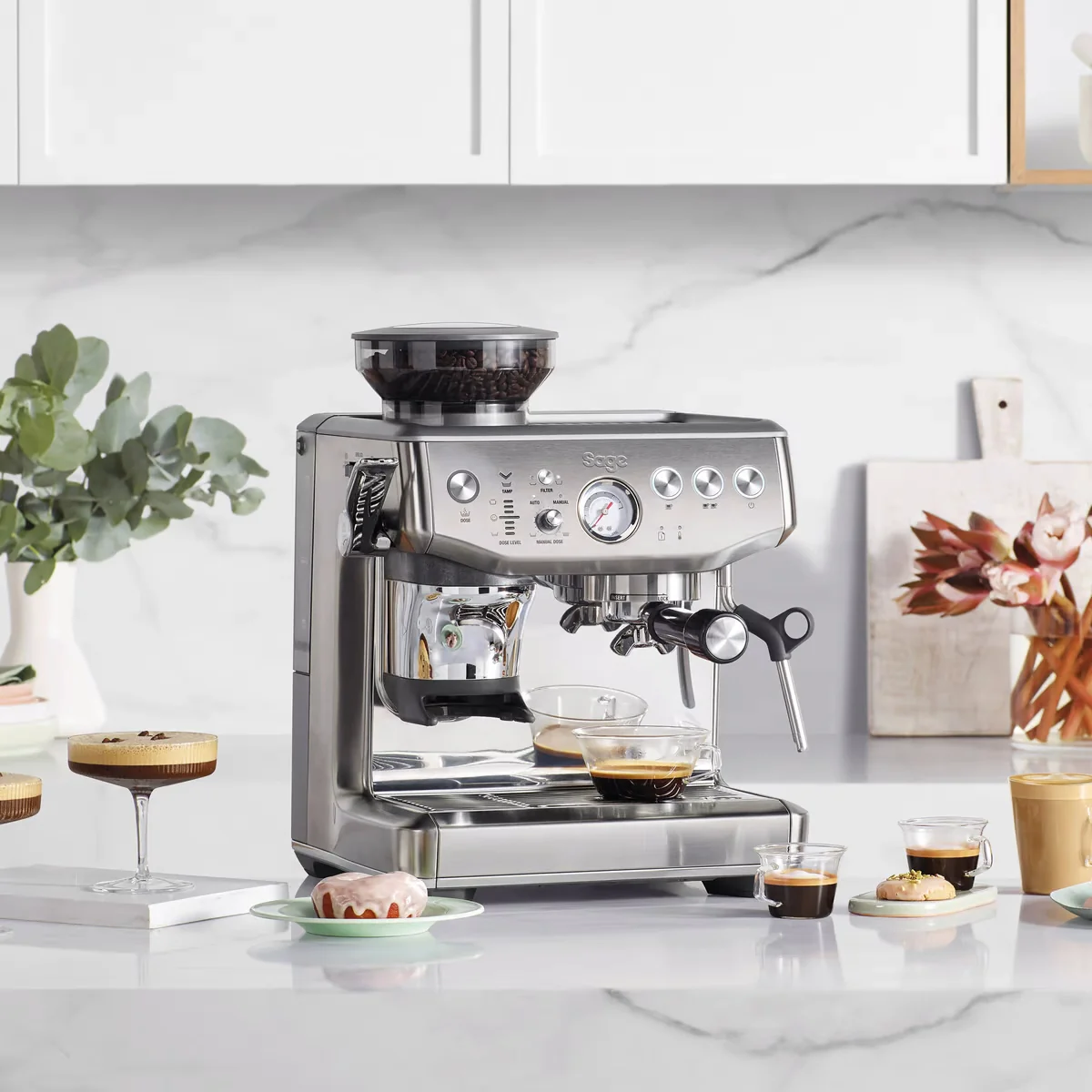 Sage Barista Express Impress ?C Halfautomatische Espressomachine met Slim Doseringssysteem ?C RVS