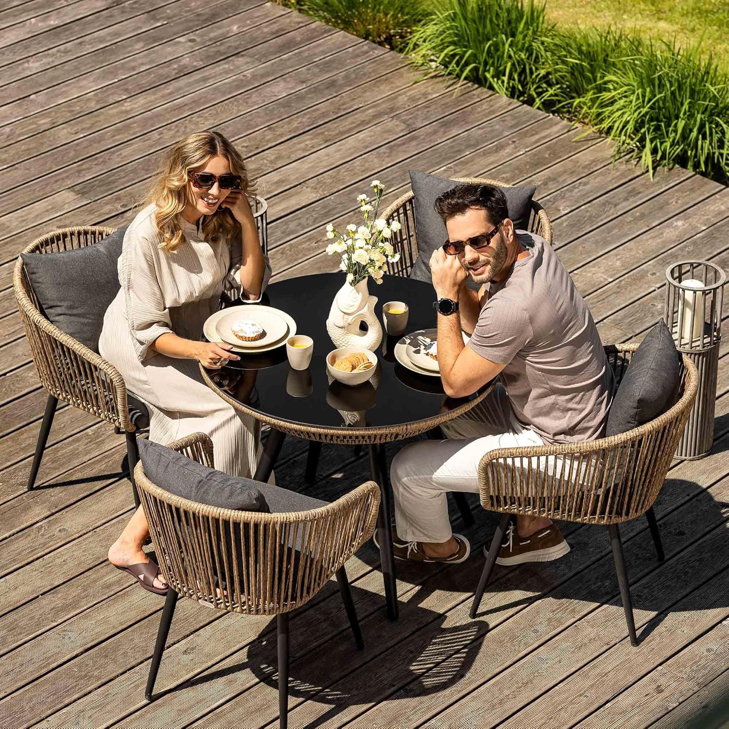 di volio Gartenmöbel-Set RIETI Beige/Grau, Terrassenmöbel aus Polyrattan und Stahl, Gartenmöbel für 4 Personen - Couchtisch & 4 Stühle