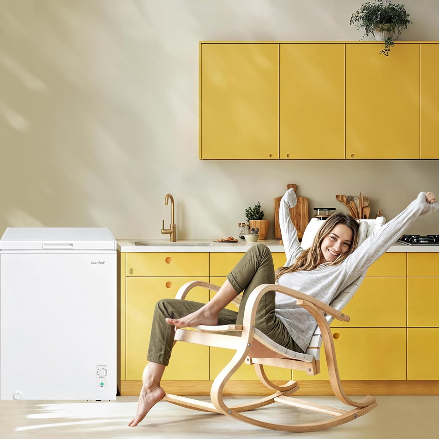 COMFEE' RCC146WH2EU(E) Congélateur coffre autonome 143L convertible congélateur/réfrigérateur, compresseur inverter, 4 étoiles, adapté aux dépendances, garages et abris, blanc [Classe énergétique E]