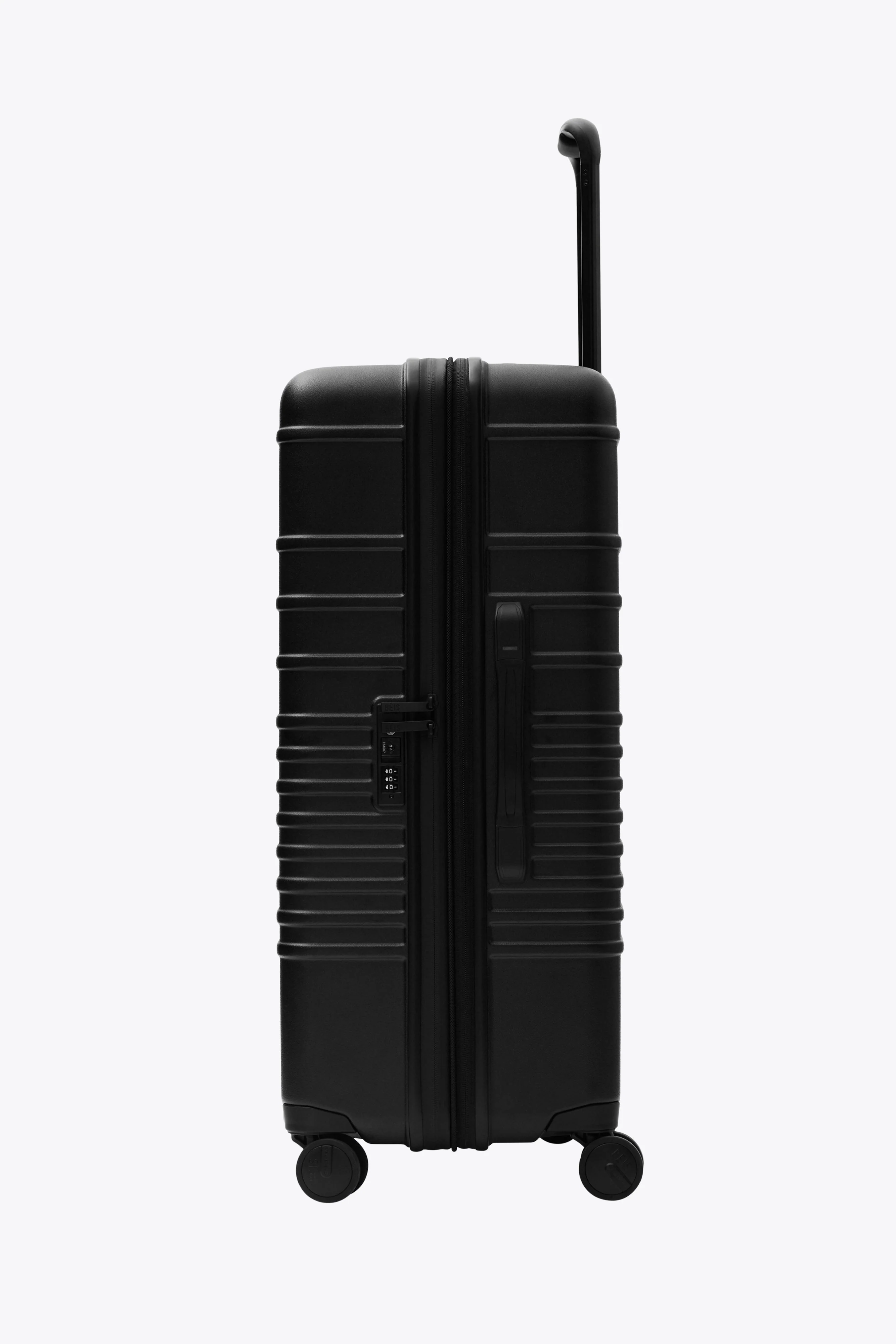 De Large Check-In Roller in All Black