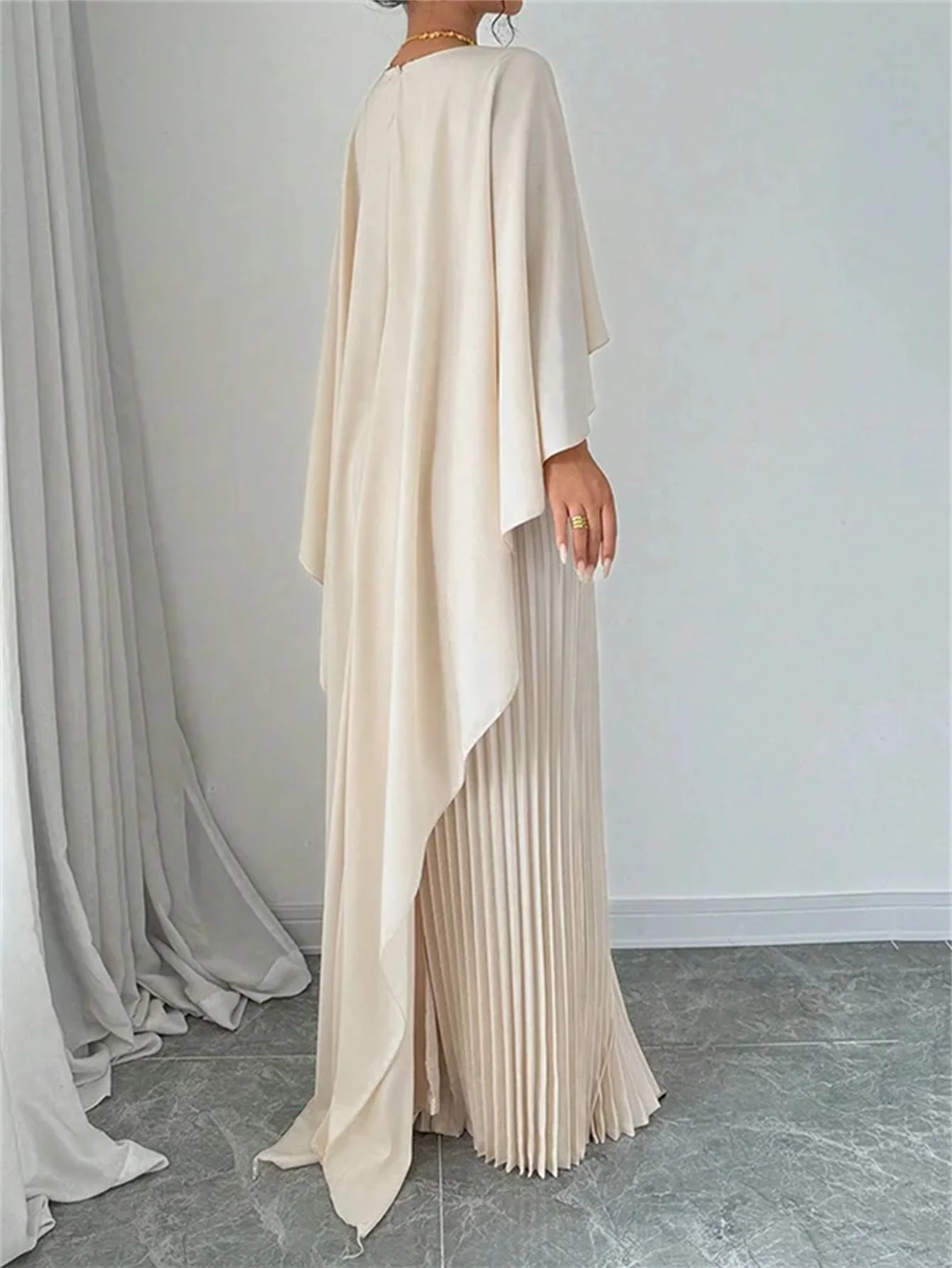 Plissiertes Chiffon-Maxikleid mit Cape-Overlay f��r Damen