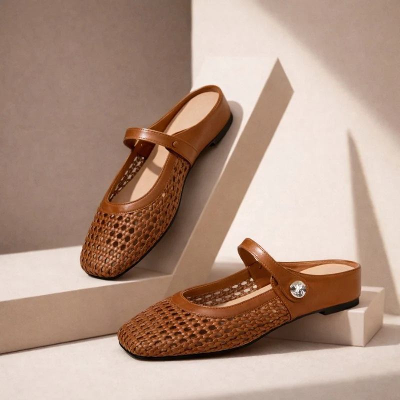 Damen Mules geflochten | Flache Slipper in Metallic-Optik mit Riemchen und eckiger Zehenpartie | Bequeme Schlupfschuhe