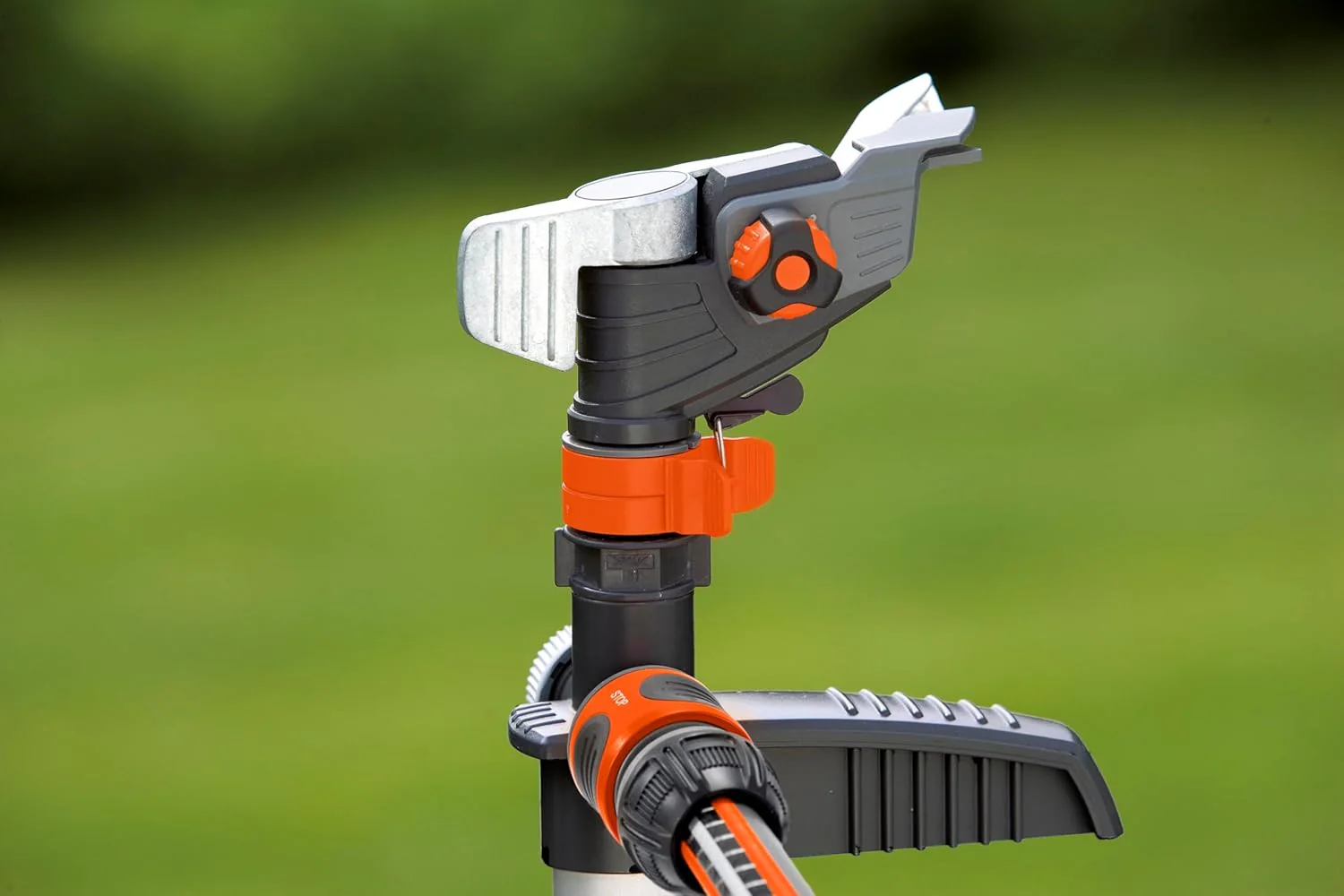 Gardena Comfort veelvlakssproeier AquaContour Automatic: vlakberegening voor de individuele besproeiing van bijna elke tuinomtrek, eenvoudig te programmeren, reikwijdte 2,5-10,5 m (8133-20)