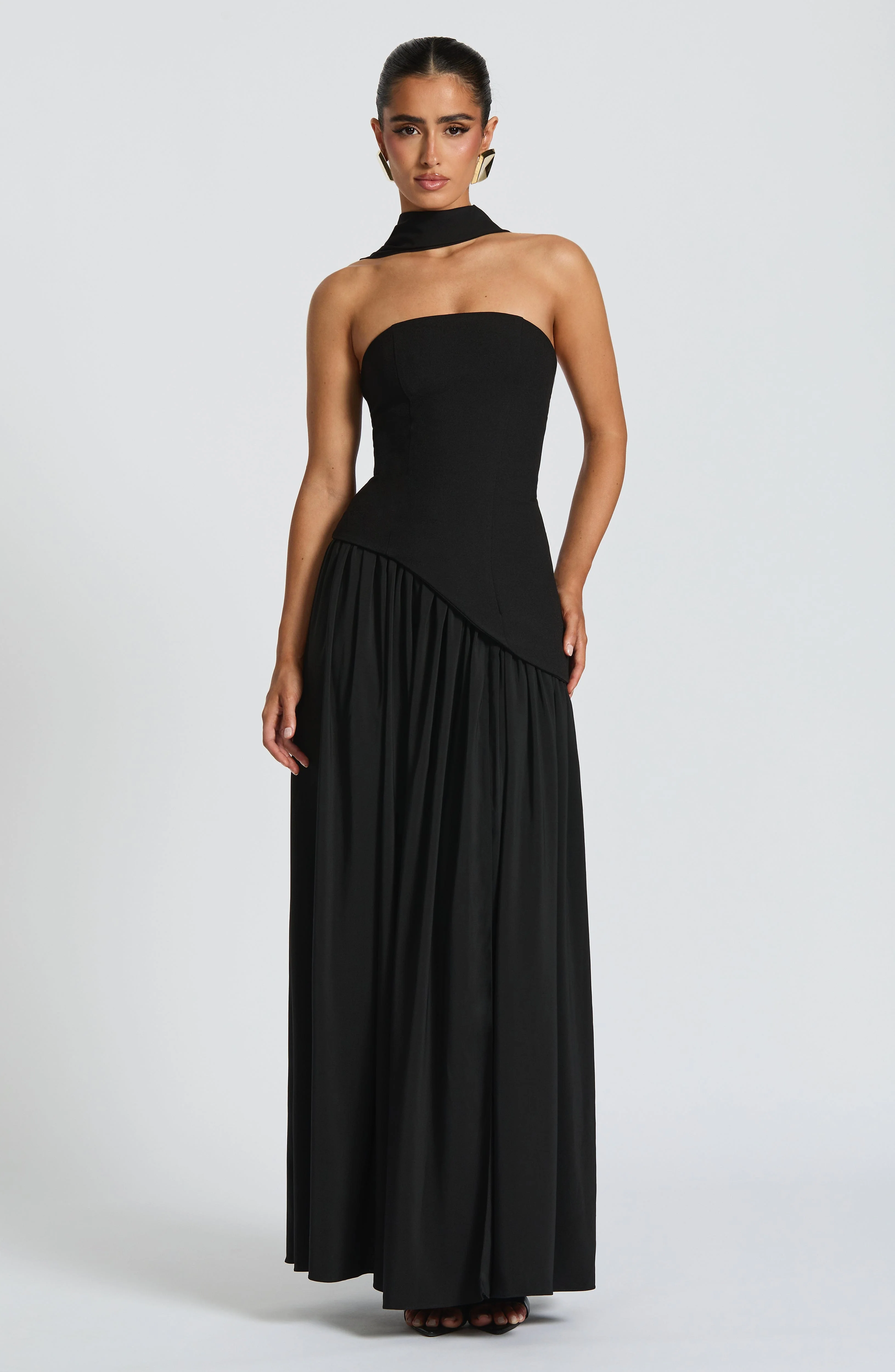 Tr?gerloses Maxikleid mit Beinschlitz f��r Hochzeitsg?ste