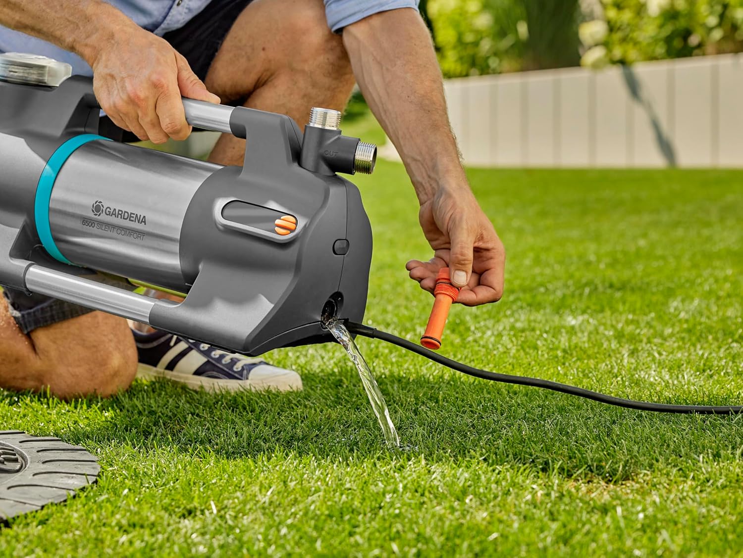 Gardena Tuinpomp 6500 SilentComfort: Extra stille besproeiingspomp via app te bedienen, opbrengst 6500 l/u, droogloopbeveiliging, roestvrij staal, energiezuinig en waterbestendig (9059-20)