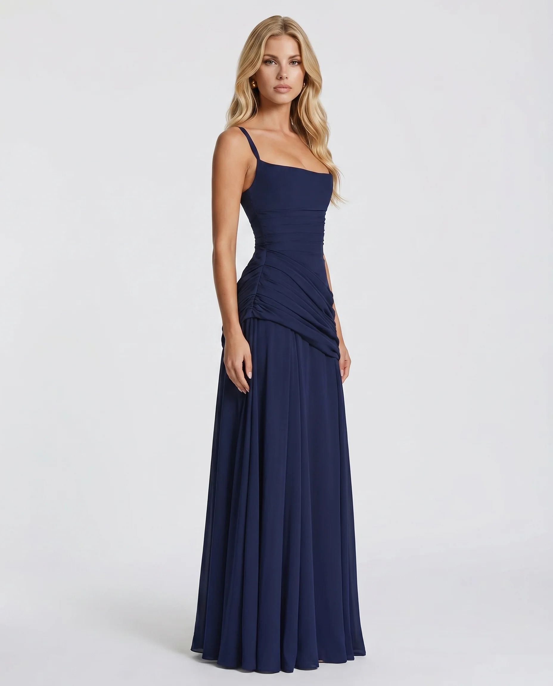 Damen Maxi Kleid mit Raffung und schmalen Tr?gern | Bodenlanges Abendkleid mit Carr��-Ausschnitt und asymmetrischem Detail