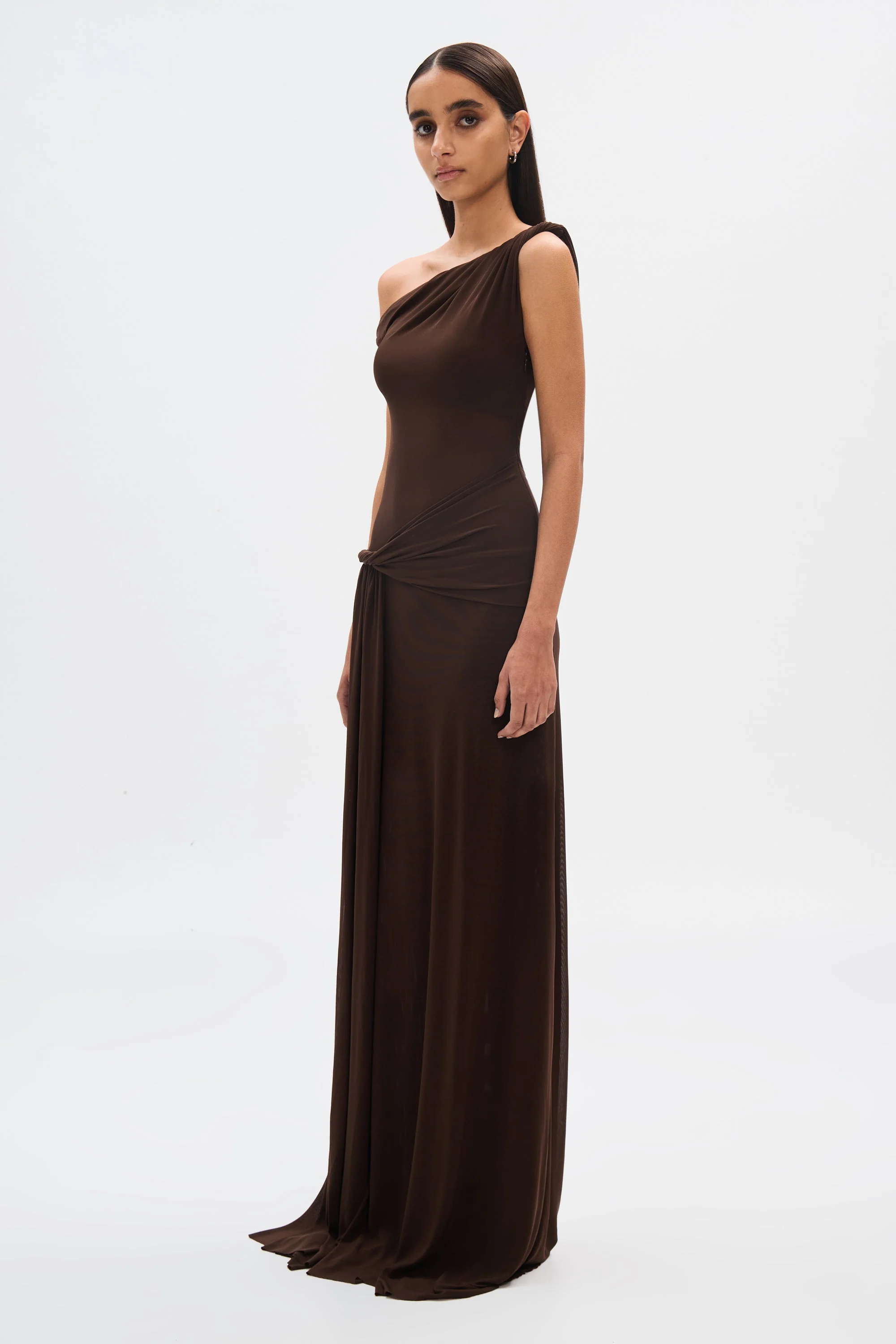 Maxikleid aus Netzstoff in Braun mit drapiertem Design