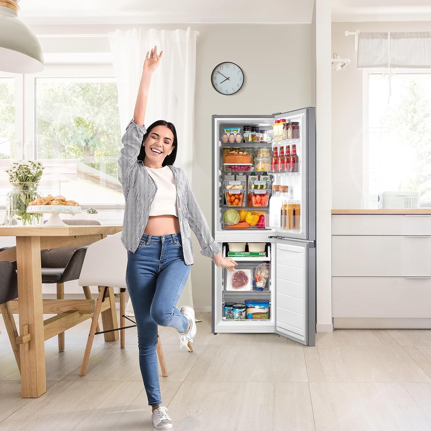 Comfee‘ Kühlschrank mit Gefrierfach 174L, Höhe 150cm, Kühl-Gefrierkombination-115L Kühlteil, 59L 4 Sterne Gefrieren -24℃, LED-Licht, Low Frost für kleine Wohnungen, Büros, RCB169DS2(E) Silber