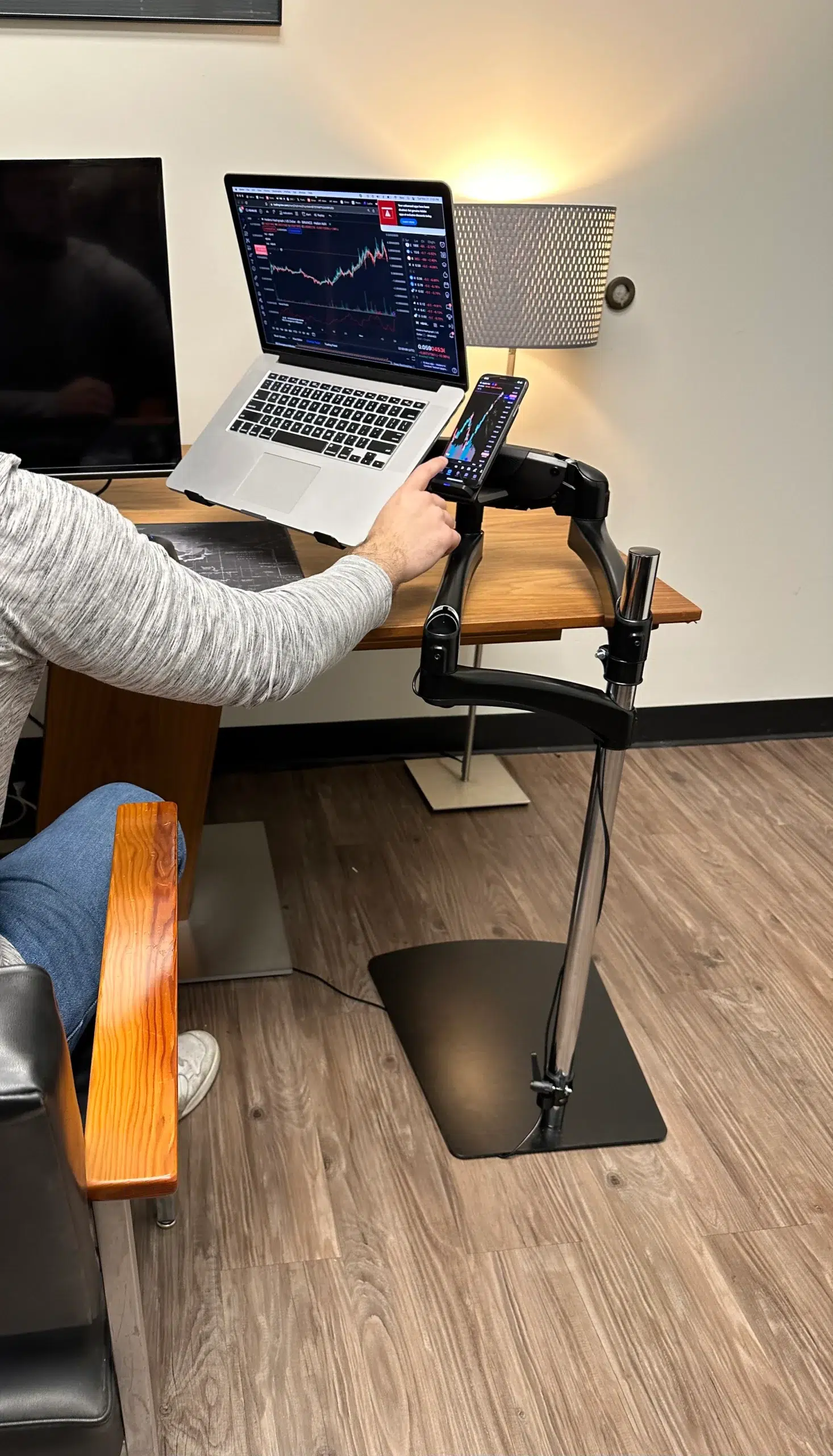 Beuler Laptop/Tablet Stand & Phone Charger