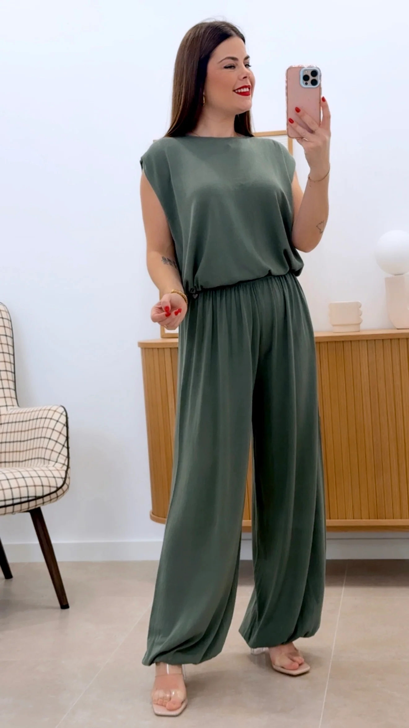 CONJUNTO DE CAMISETA Y PANTALÓN ENGOMADOS