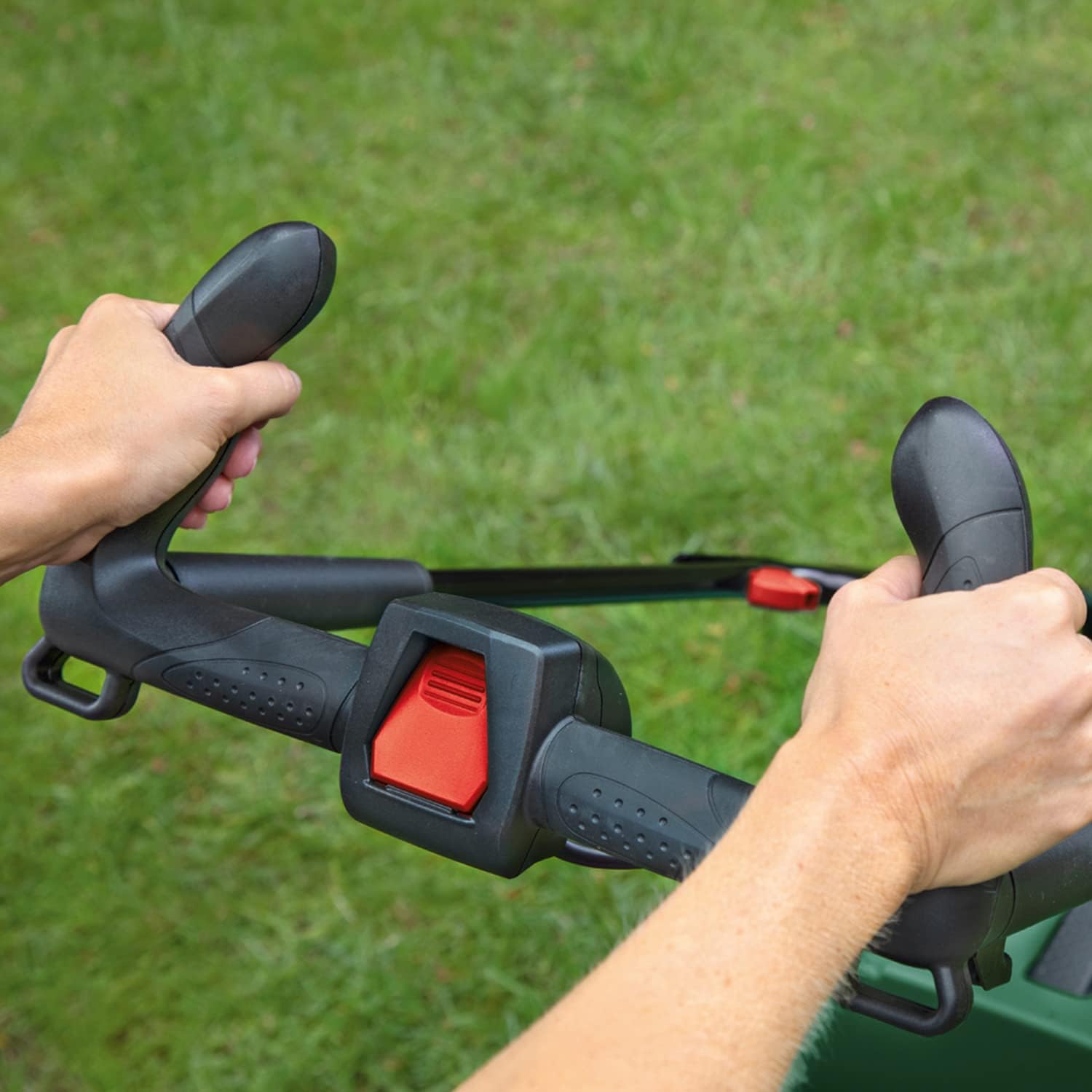 Bosch Akku-Rasenmäher CityMower 18V-32-300 (18 Volt, 1x Akku 4,0 Ah, Schnittbreite: 32 cm, Rasenflächen bis 300 m², im Karton)
