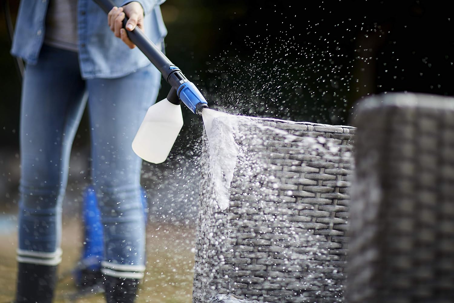 Nilfisk bar Hochdruckreiniger mit Induktionsmotor (inkl. Patio Cleaner Flächenreiniger und rotierende Bürste) E145.4-9 blau